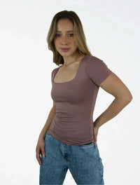 Blusa Manga Corta con Escote Cuadrado - The Couture - Molgoa