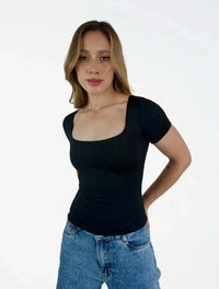 Blusa Manga Corta con Escote Cuadrado - The Couture - Molgoa