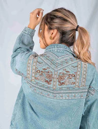 Chaqueta Jean con Apliques  - Cosmopolitan Azul