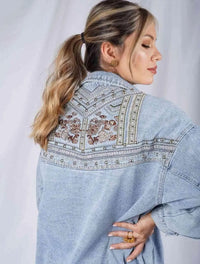 Chaqueta Jean con Apliques  - Cosmopolitan Azul