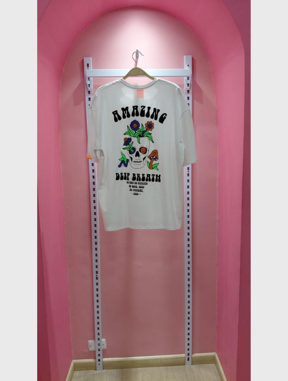 48. Camiseta blanca con estampado calavera Floww En Perfecto Estado Exclusivo Estilo