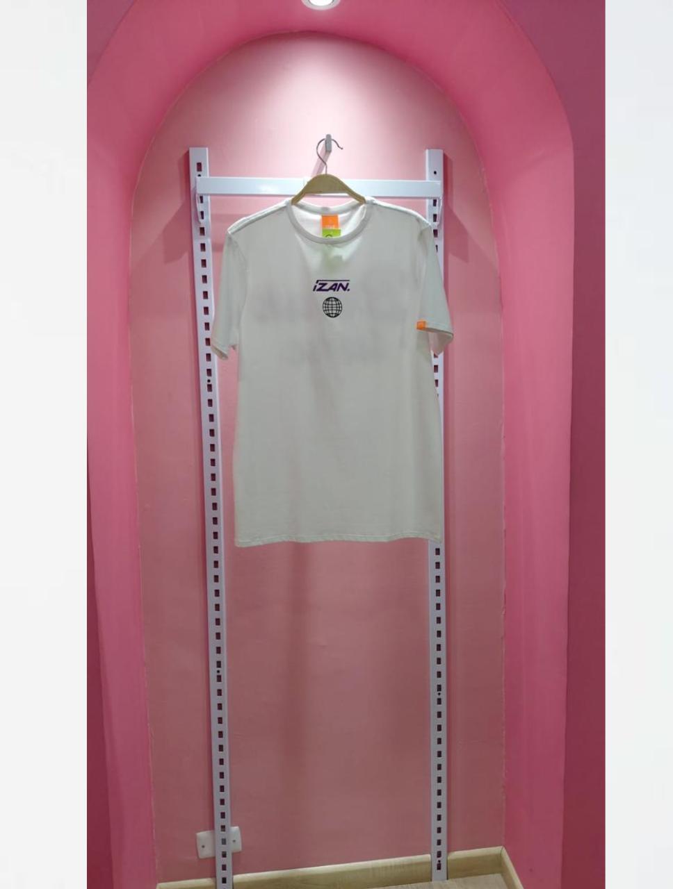 50. Camiseta blanca con estampado morado Floww En Perfecto Estado Artesanal Diseño