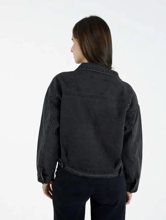 Chaqueta Mujer Bolsillos Grandes Negra ⁠The Tracker Exclusivo Estilo