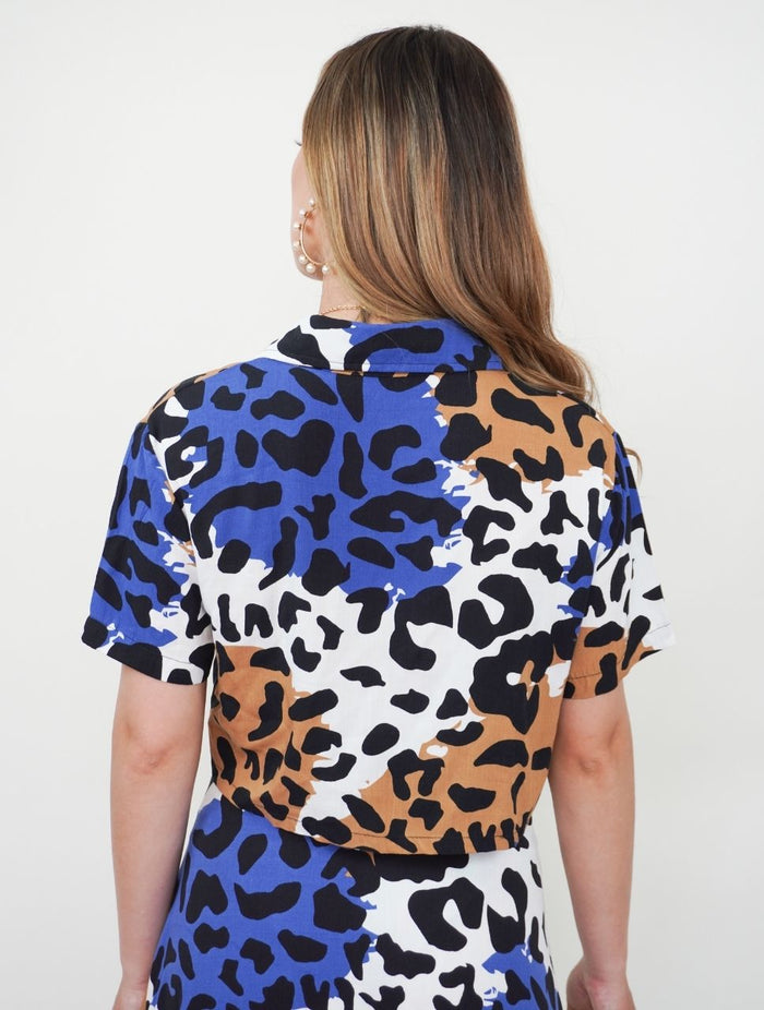 Camisa Crop Animal Print Manga Corta - Lara Animal Azul Print