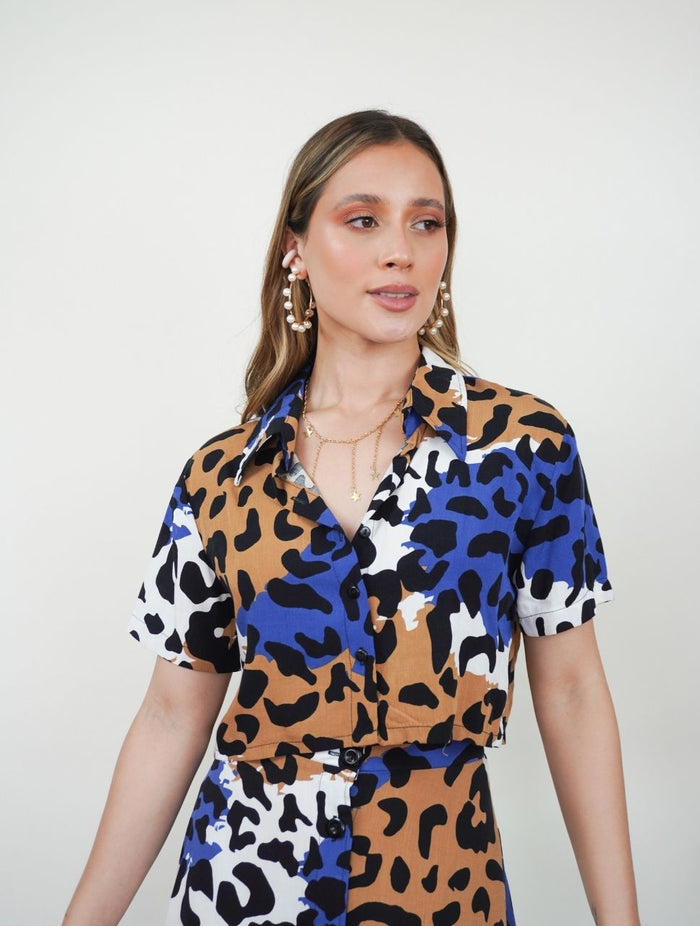 Camisa Crop Animal Print Manga Corta - Lara Animal Azul Print