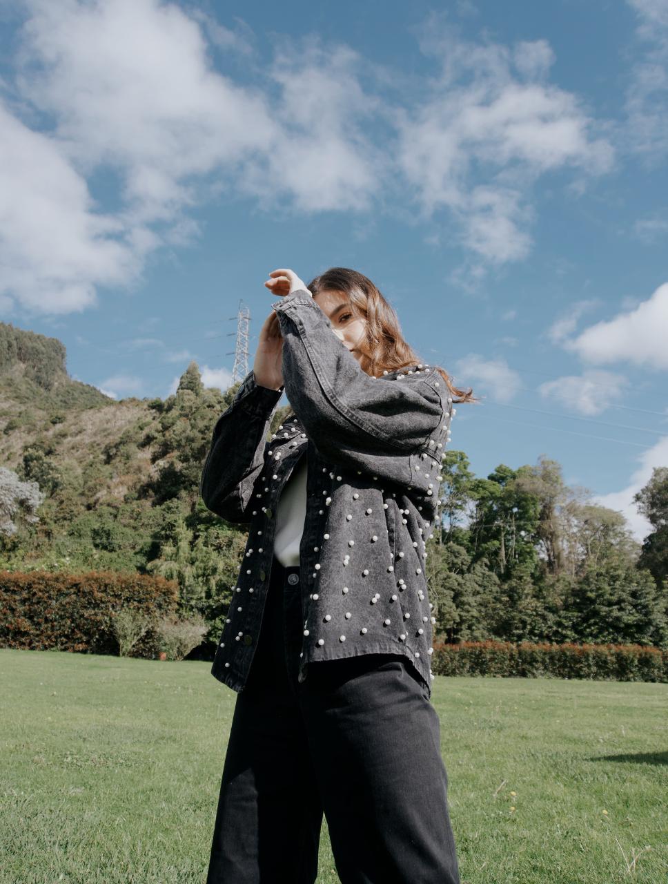 Chaqueta para Mujer Cazadora Denim con Perlas - The Fizzy