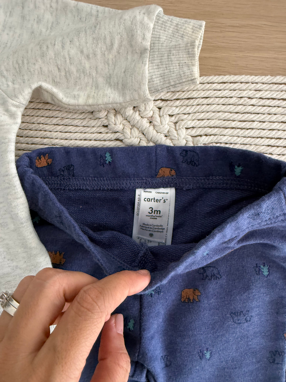 117. 2 Piezas de Patalón y Camiseta Para Bebé Carters en Perfecto Estado Exclusivo Estilo