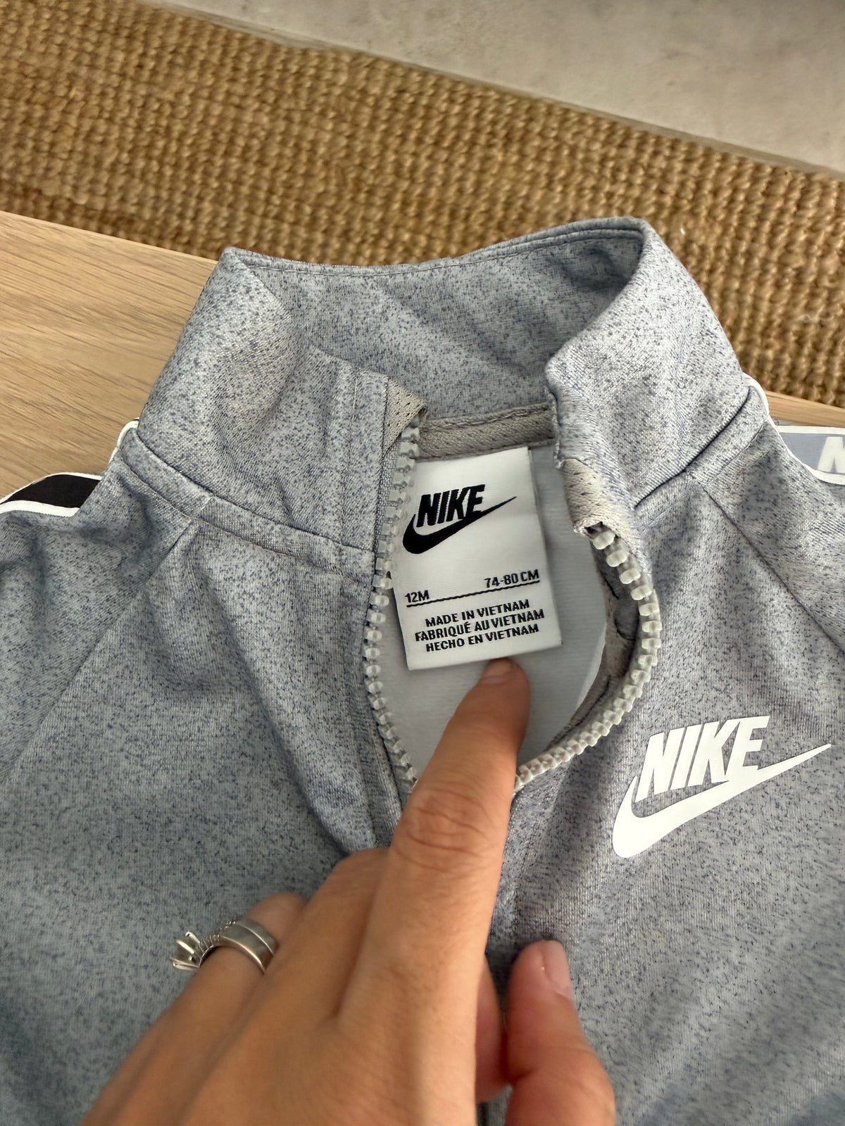 115. 2 Piezas de Pantalón y Buzo Para Bebé Nike en Perfecto Estado Exclusivo Estilo