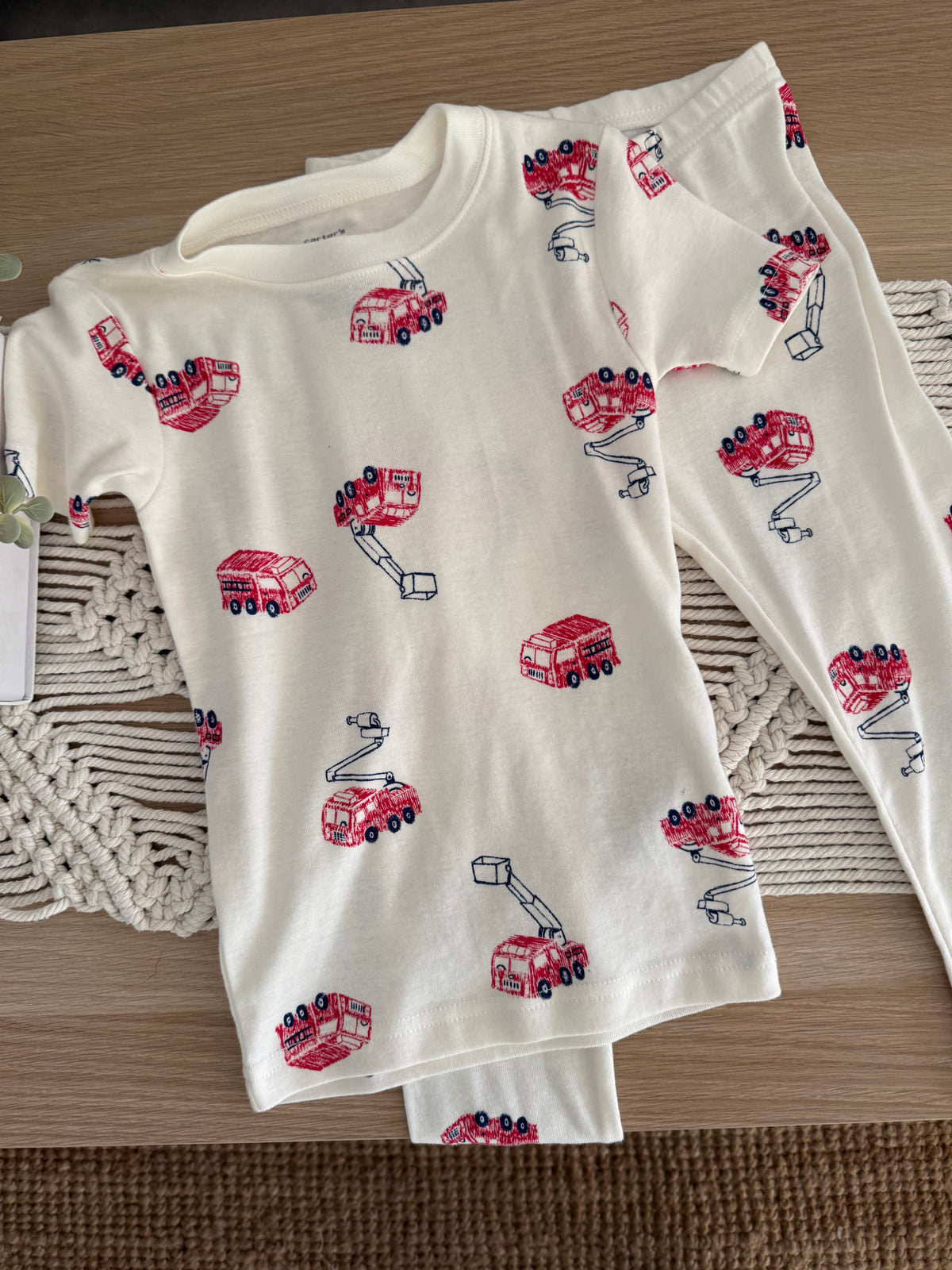 118. 2 Piezas de Patalón y Camiseta Para Bebé Carters en Perfecto Estado Artesanal Diseño