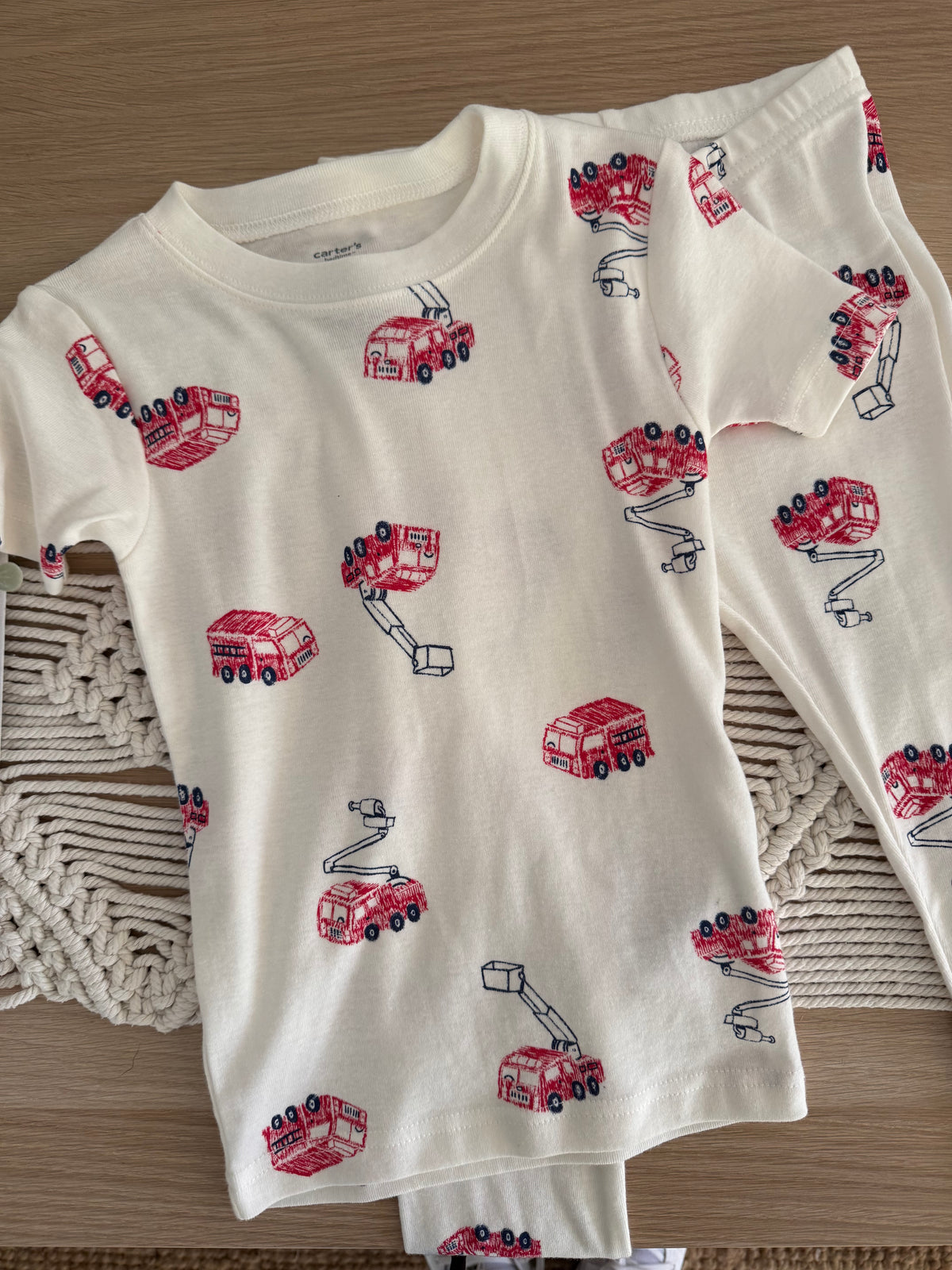 118. 2 Piezas de Patalón y Camiseta Para Bebé Carters en Perfecto Estado Exclusivo Estilo