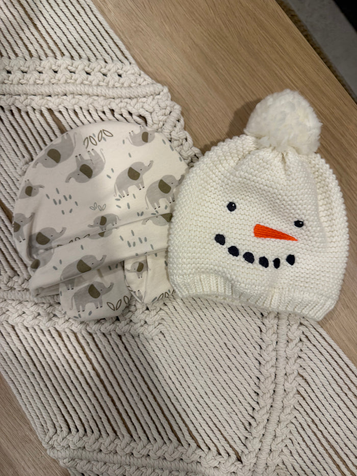 121. Set de 2 Gorros Carters en Perfecto Estado Artesanal Diseño