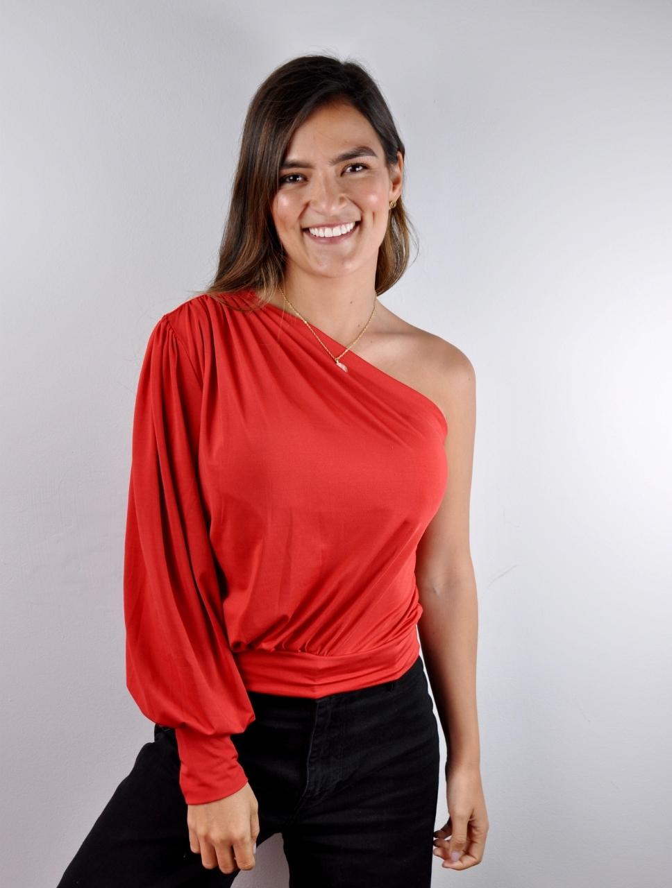 Blusa Escote Asimétrico Manga Larga - Ana Rojo