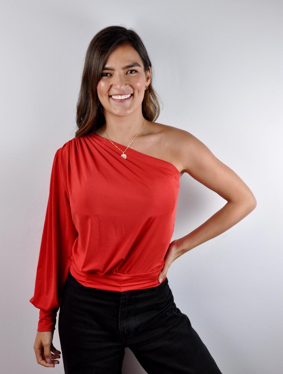 Blusa Escote Asimétrico Manga Larga - Ana Rojo